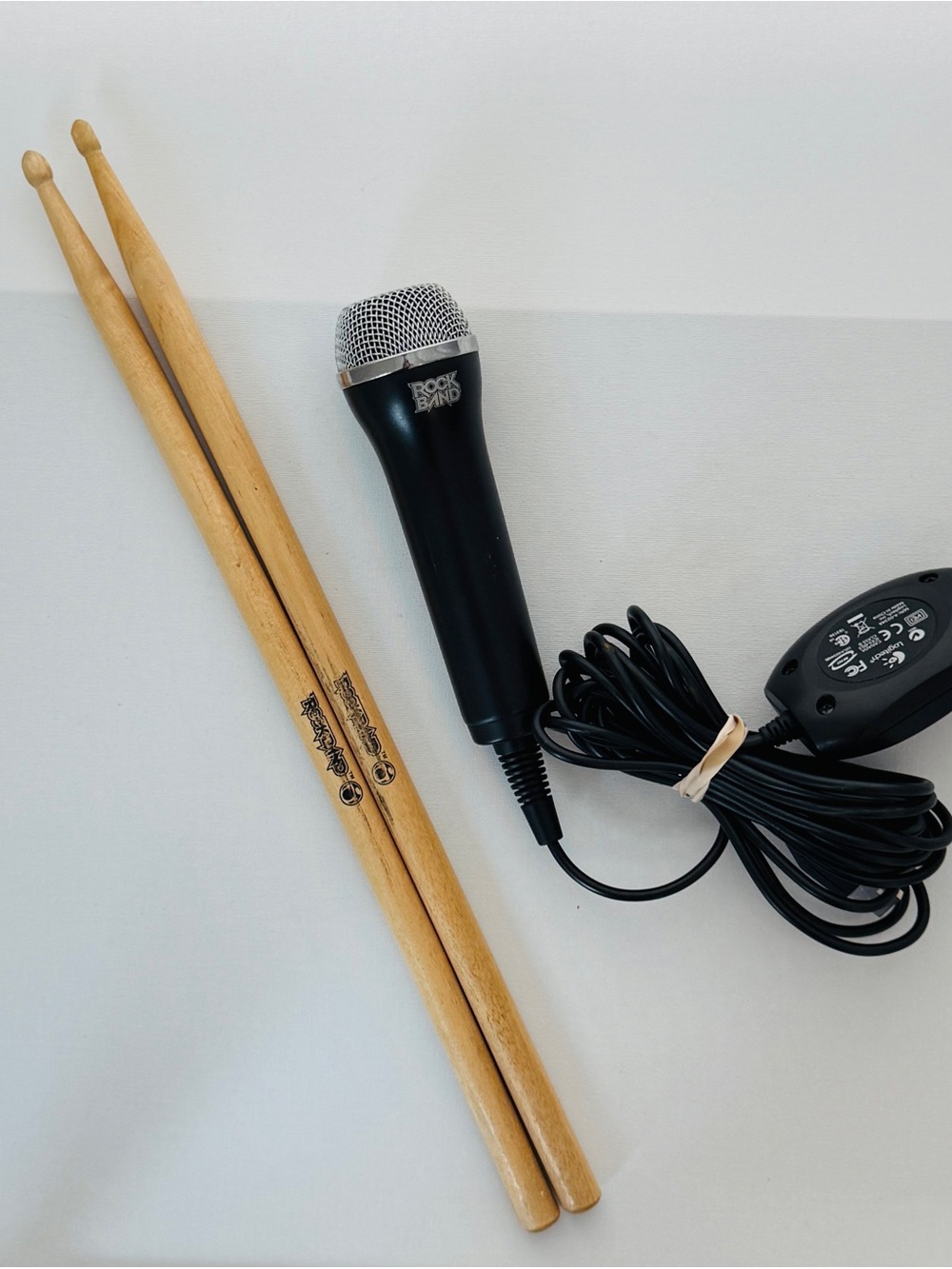 Official Rock Band USB Microphone & Wooden Drumsticks Set - Logitech / Harmonix